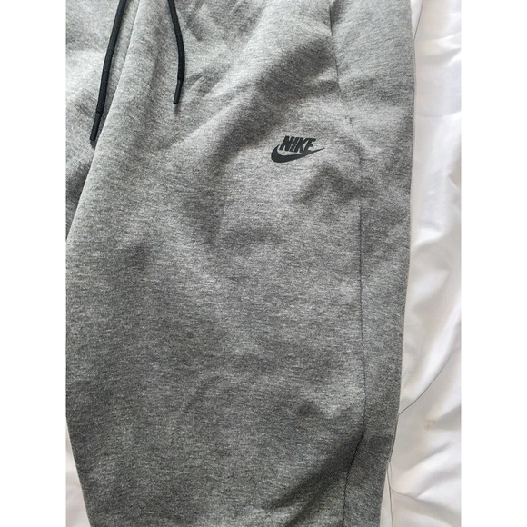 Nike tech fleece crop Capri Gray pants Size Medium 908824 091 - Picture 4 of 10